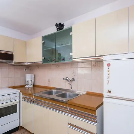 Three-bedroom Holiday In Dingac Holiday home *