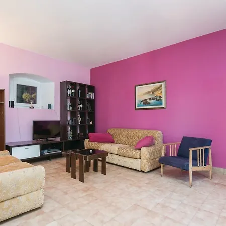 Three-bedroom Holiday In Dingac * Gornji Dingac