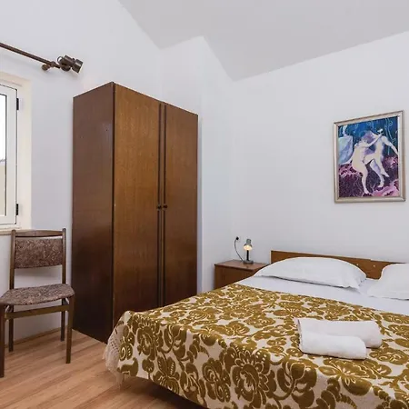 Three-bedroom Holiday In Dingac