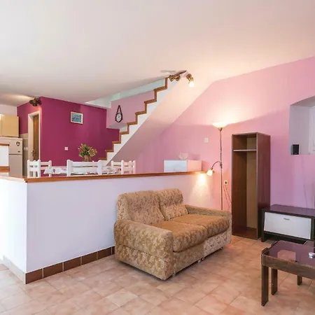 Three-bedroom Holiday In Dingac