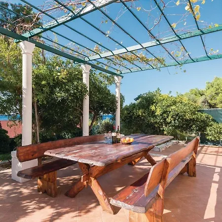 Three-bedroom Holiday In Dingac * Gornji Dingac